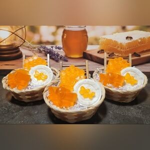 Mainely Melts Oatmeal Milk And Honey Bee Soap